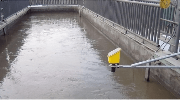 Anwendung von Ultraschallspiegelmesser in der Kl&auml;ranlage