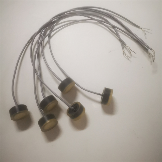 Ultraschallwandler f&uuml;r Ultraschallfl&uuml;ssigkeitsstr&ouml;mungsmesser