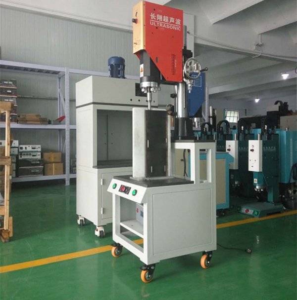 Externe elektrische Felder auf dem PZT -Material