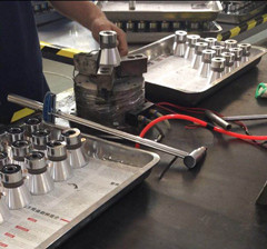 Ultraschallwandler -Vibrationsreinigungswandler